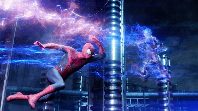 Andrew Garfield as Spider-Man fighting Jamie Foxx as Electro in Amazing Spider-Man 2